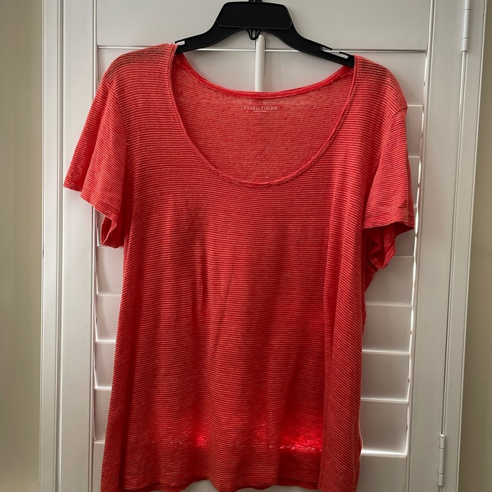 Round neck short sleeve top with flare like hem